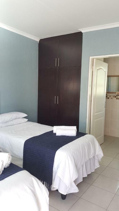 Silver Rest Guesthouse Мафикенг Экстерьер фото