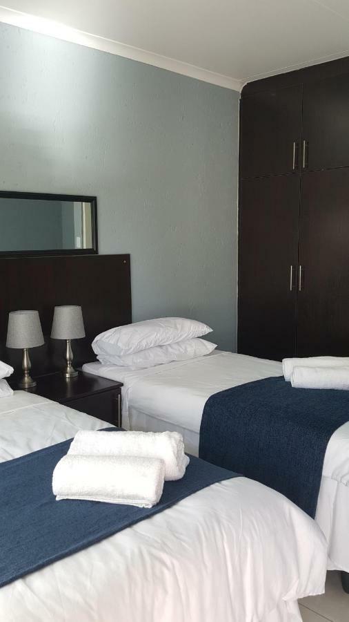 Silver Rest Guesthouse Мафикенг Экстерьер фото