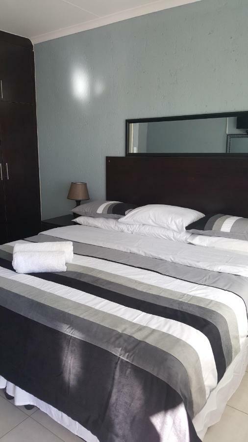 Silver Rest Guesthouse Мафикенг Экстерьер фото