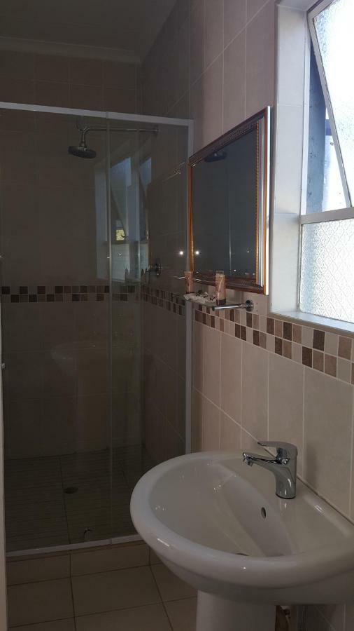 Silver Rest Guesthouse Мафикенг Экстерьер фото