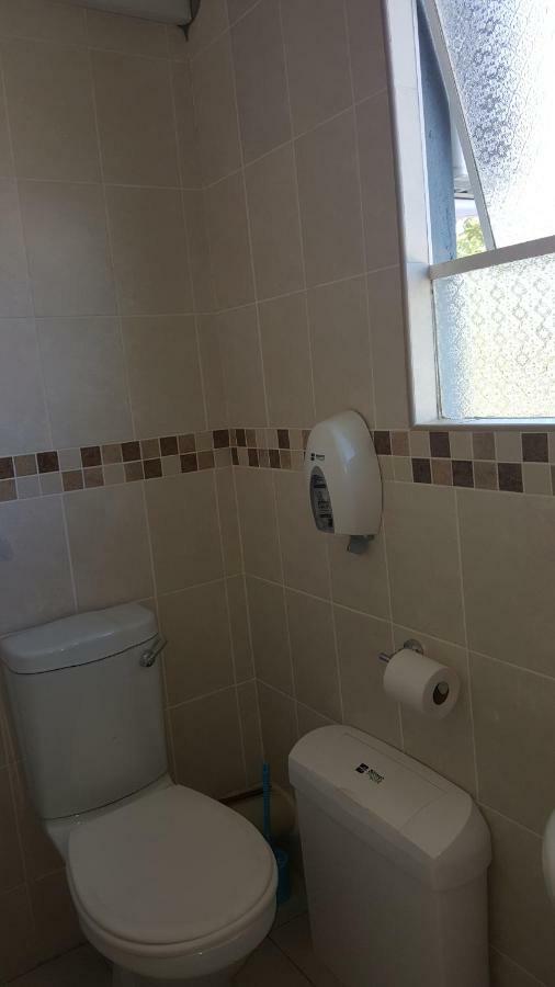 Silver Rest Guesthouse Мафикенг Экстерьер фото